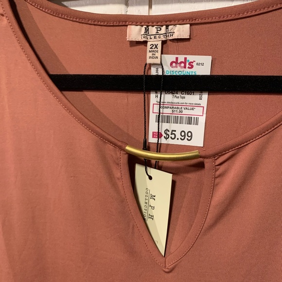 Mauve Short Sleeve Top with Gold Accent - Picture 3 of 5